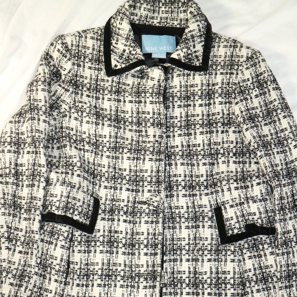 NINE WEST Black/White Patterned Long Coat Sz 12 US - Picture 3 of 16